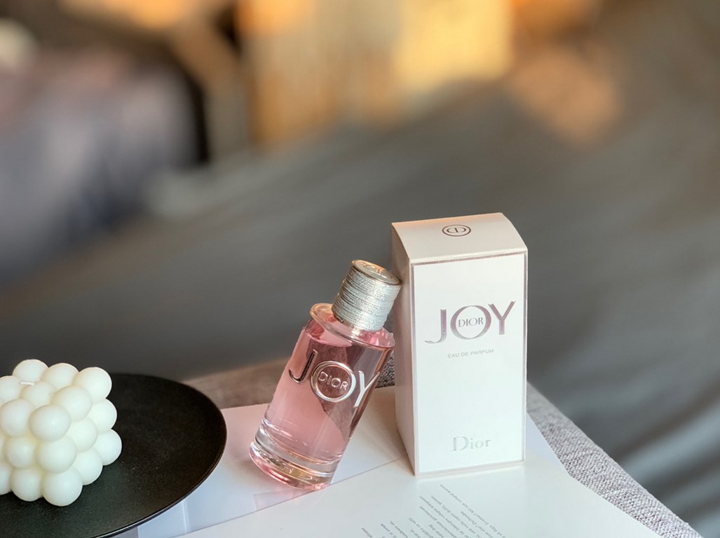 Original quality【Vietnam Perfume】Dior Dior Joy Joy of Joy EDP Intense Perfume 90ML 2018 Fall New A floral woody musk fragrance for women.Top notes bergamot and orange.Middle notes Rose de Grasse and Jasmine.Base notes Sa