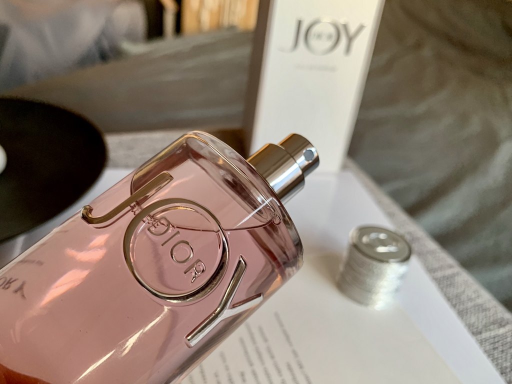 Original quality【Vietnam Perfume】Dior Dior Joy Joy of Joy EDP Intense Perfume 90ML 2018 Fall New A floral woody musk fragrance for women.Top notes bergamot and orange.Middle notes Rose de Grasse and Jasmine.Base notes Sa