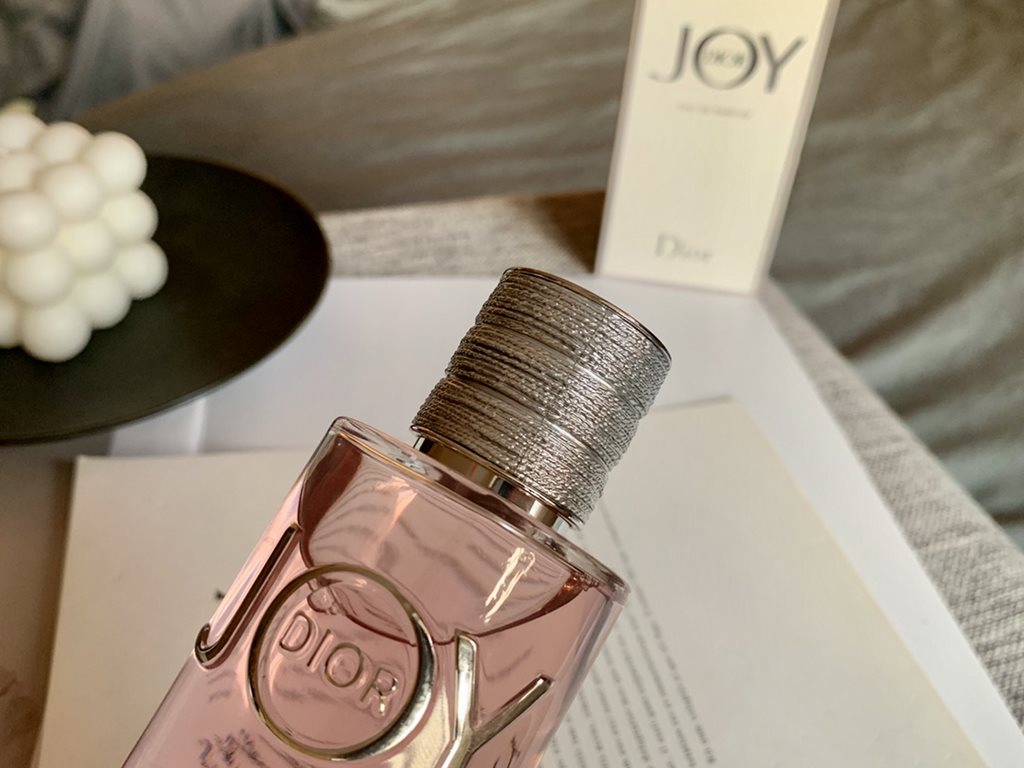 Original quality【Vietnam Perfume】Dior Dior Joy Joy of Joy EDP Intense Perfume 90ML 2018 Fall New A floral woody musk fragrance for women.Top notes bergamot and orange.Middle notes Rose de Grasse and Jasmine.Base notes Sa