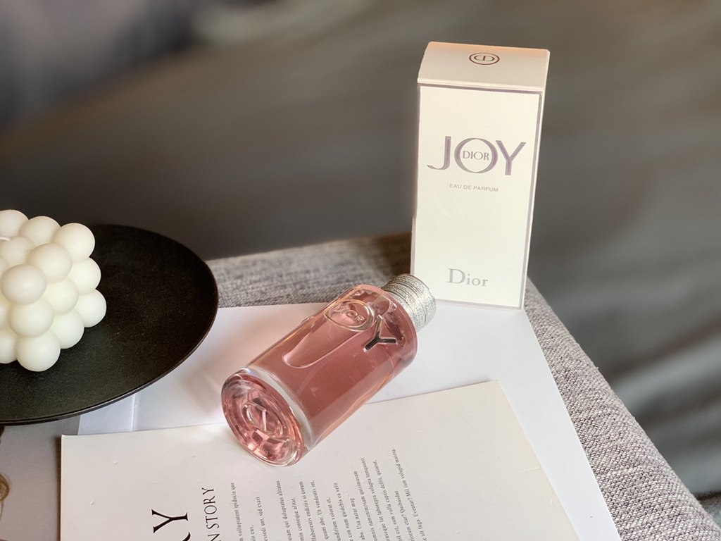 Original quality【Vietnam Perfume】Dior Dior Joy Joy of Joy EDP Intense Perfume 90ML 2018 Fall New A floral woody musk fragrance for women.Top notes bergamot and orange.Middle notes Rose de Grasse and Jasmine.Base notes Sa