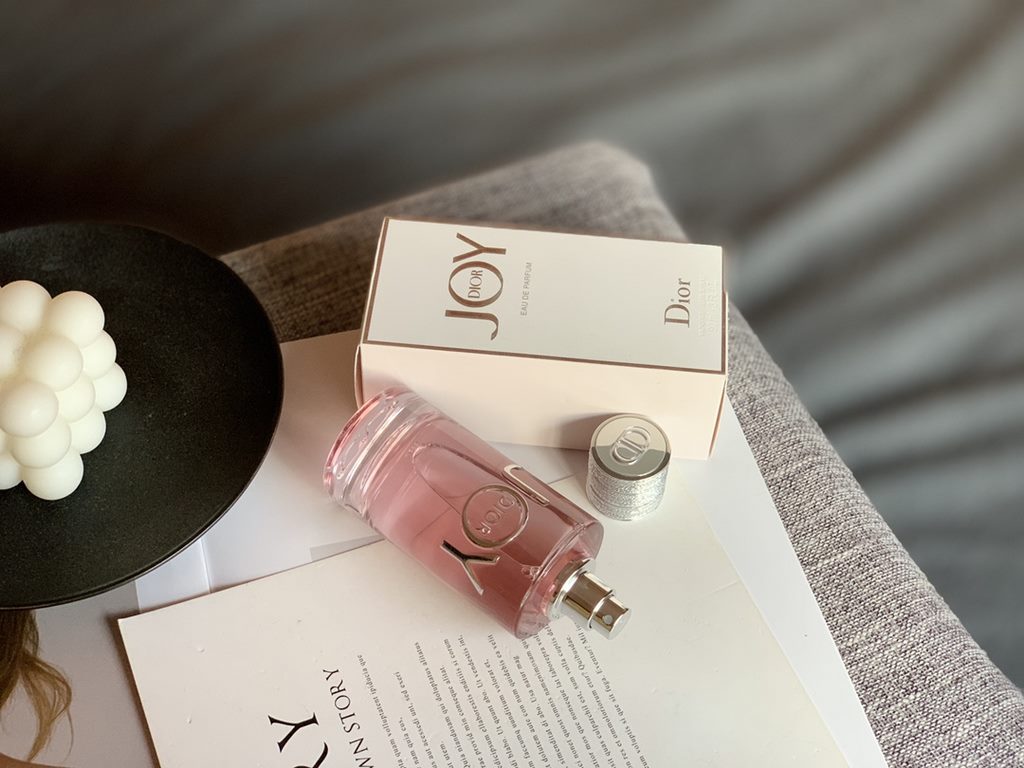 Original quality【Vietnam Perfume】Dior Dior Joy Joy of Joy EDP Intense Perfume 90ML 2018 Fall New A floral woody musk fragrance for women.Top notes bergamot and orange.Middle notes Rose de Grasse and Jasmine.Base notes Sa