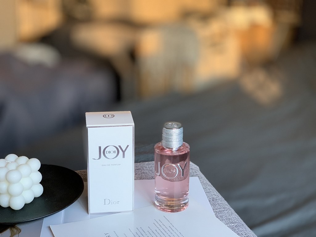 Original quality【Vietnam Perfume】Dior Dior Joy Joy of Joy EDP Intense Perfume 90ML 2018 Fall New A floral woody musk fragrance for women.Top notes bergamot and orange.Middle notes Rose de Grasse and Jasmine.Base notes Sa