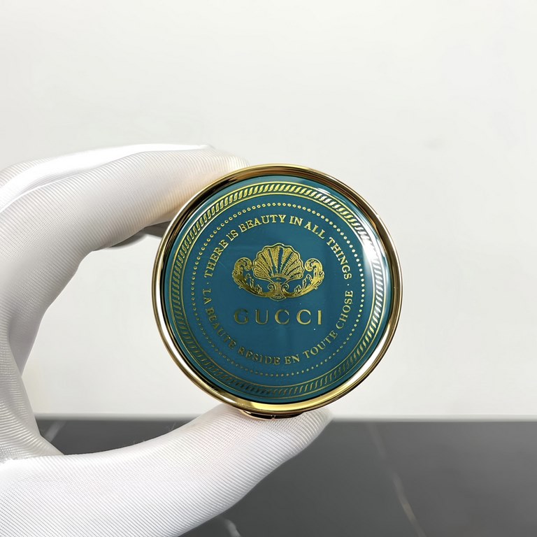 Original qualityGucci plant-based lip balm 8g! Why not call it a lip balm Because this is a 100% natural plant-based formula of multi-functional moisturizing repair products, lips, face peeling dry can do a good repair! 