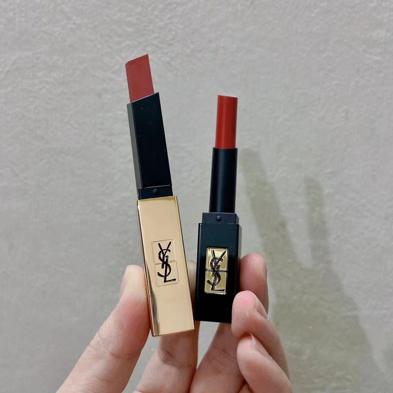 Original quality(Saint Laurent Perfect Love Sample Makeup 3-piece Set)   Set contains small black bar sample 3071g, small gold bar regular 19662.2g, reverse Paris perfume 7.5mlThe most exciting gift for a girl is coming!