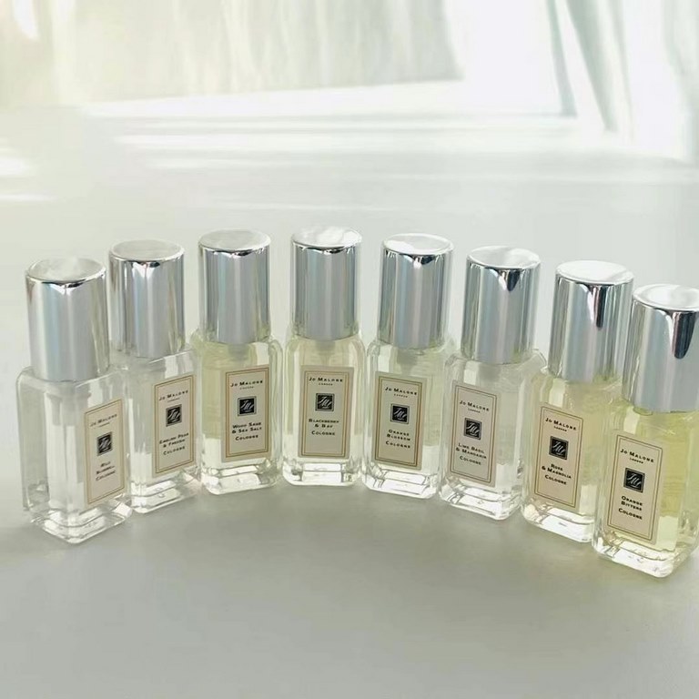 Original qualityZumalone 17-piece Blossom Limited Edition! All the best flavor ~ JOMALONE Zumarone's perfume in classical French apothecary bottles, named after the scent, this perfume set is the most suitable for sendin