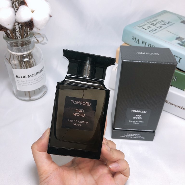 Original quality Tom Ford TOM FORD Oud Wood Eau de Parfum Extreme EDP 1mlA unisex oriental fragrance with woody notes.Selection of incense wood, Brazilian rosewood, cardamomSichuan Pepper, Sandalwood, Vetiver, ZerlingSze