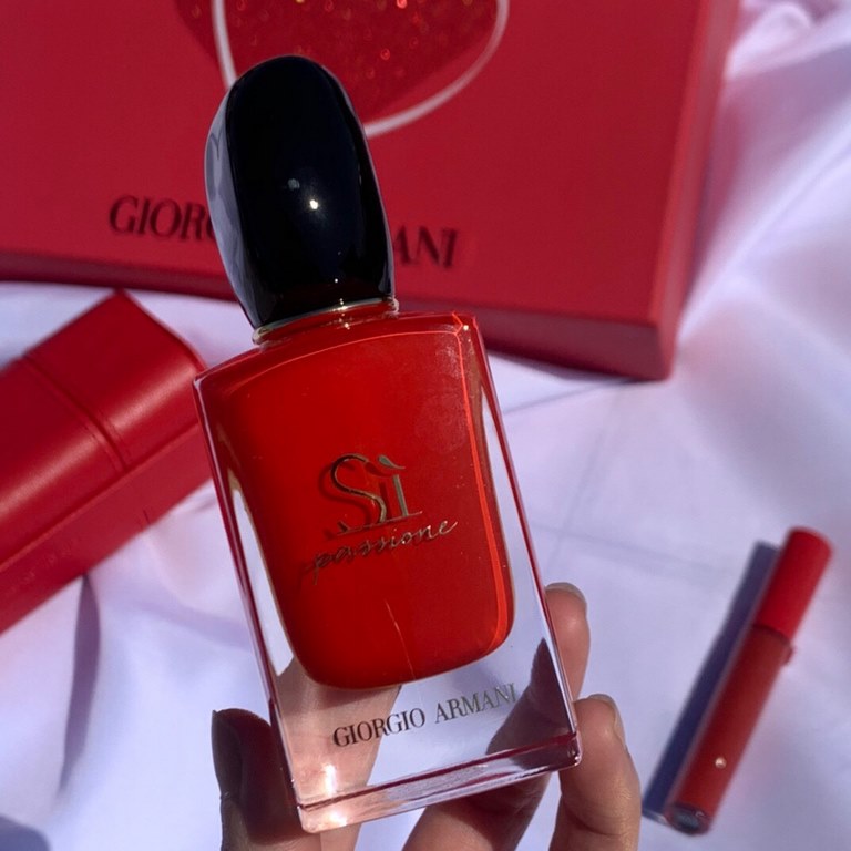 Original qualityArmani Moment of Love 3-piece set with leather caseRed Tube Lip Glaze 405# Red Beloved Perfume 50ml High Definition Perfume Leather CaseArmani Moment of Romance 3 Piece Set with Leather BagRed Tube Lip Gl