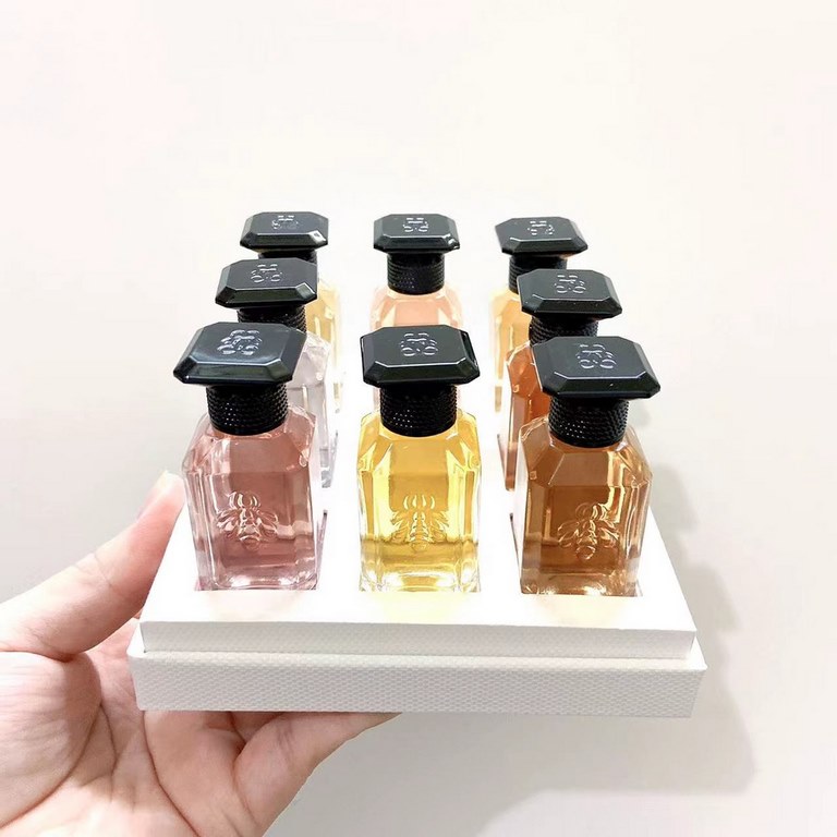 Original quality(Guerlain Art Salon Perfume Sample Set of 8)   Guerlain Art Nouveau Perfume Sample 10ml Set of 8! 10ml x 8 with gift bag. Scent Pouring Rose, Turkish Rose, Gardenia, Sandalwood Rose, Lost Night Orange Blo