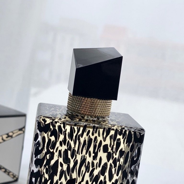 Original qualitySaint Laurent limited edition leopard perfume 90ml   leopard carton appearance let me smell a touch of wild, never out of fashion leopard print is really classic, once again captured my heart ~ this bottl