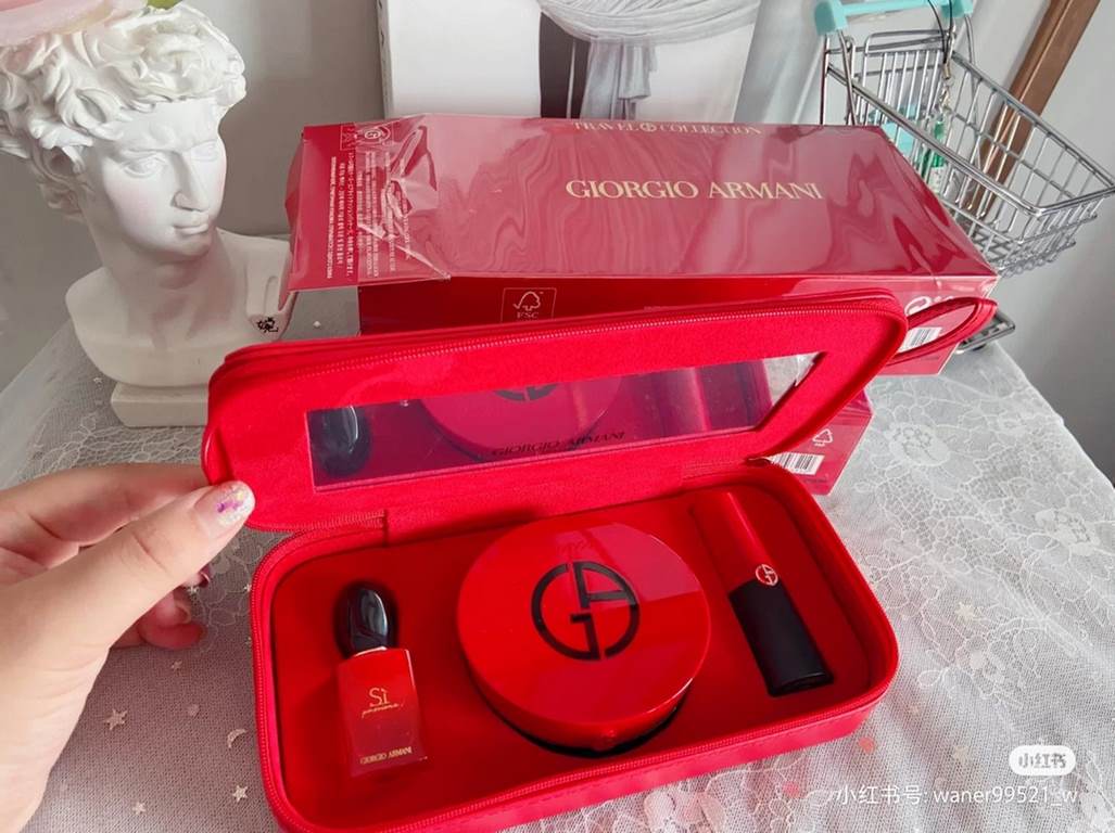 Original quality(Armani purse makeup 3-piece set) contains  genuine air cushion No. 2, beloved lipstick 400, a small sample of beloved perfume 7ml