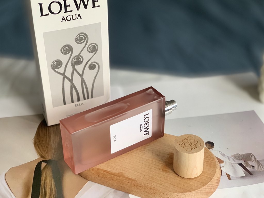 Original qualityLoewe New Energizing Violet Springs for Women Loewe Agua de Loewe Ella, 29 New Rainbow Perfume 1ml with Counter HandbagTop notes Lemon, Bergamot, Orange, Kumquat, Passion Fruit.Middle Note Bell Pepper, Ro