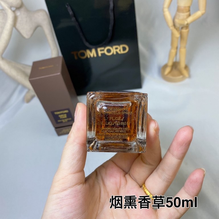 Original quality tf ford 2021 new perfume ebene fume smoky ebony 50mlTop notes Peruvian Sacred Wood, Violet Leaves, Incense, Black PepperMiddle notes laudanum, papyrus, rose, acacia, leatherBase notes Ebony, Guaiacwood, 