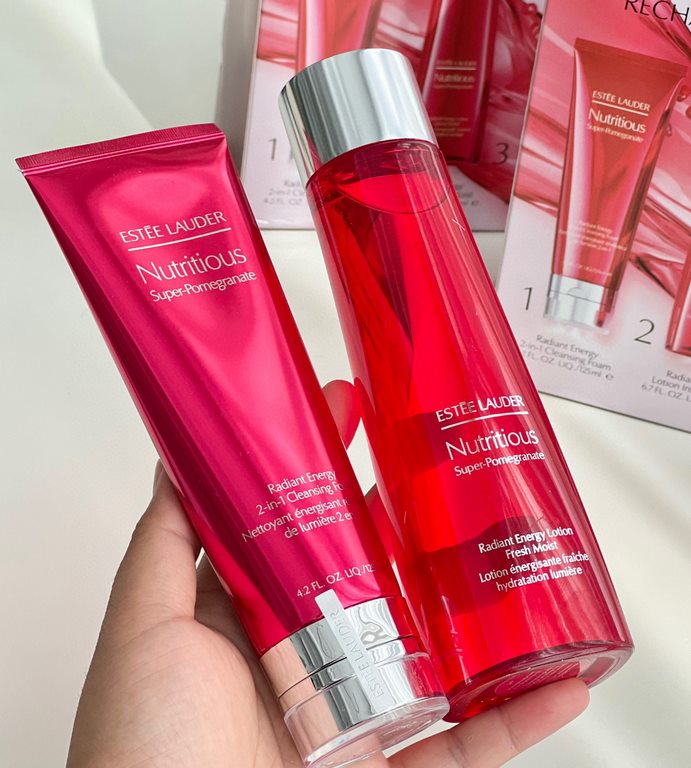 Mingtong versionDetails all right version, smell right fragrance, Mingtong market recognized version   Estee Lauder Red Pomegranate 3-piece set Mingtong version! Contains face wash 125ml, water 200ml, day cream 50ml.