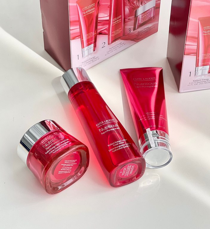 Mingtong versionDetails all right version, smell right fragrance, Mingtong market recognized version   Estee Lauder Red Pomegranate 3-piece set Mingtong version! Contains face wash 125ml, water 200ml, day cream 50ml.