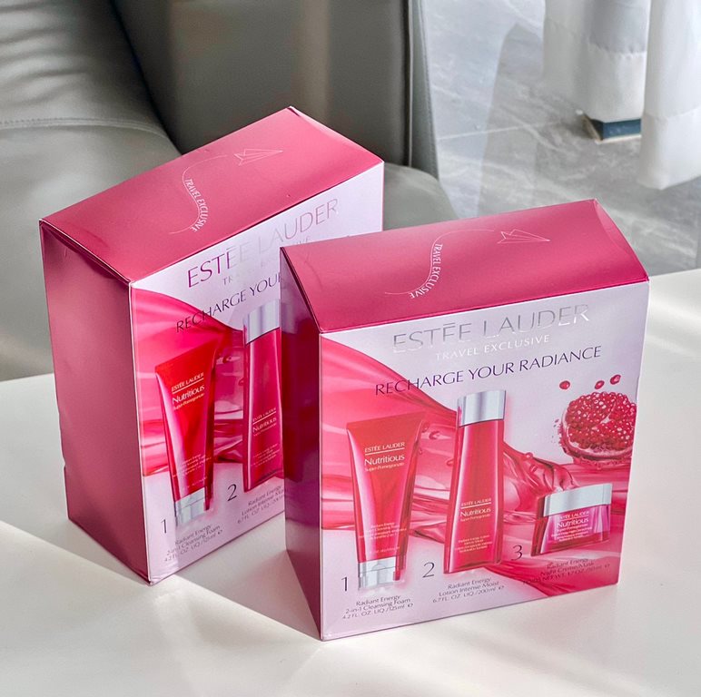 Mingtong versionDetails all right version, smell right fragrance, Mingtong market recognized version   Estee Lauder Red Pomegranate 3-piece set Mingtong version! Contains face wash 125ml, water 200ml, day cream 50ml.