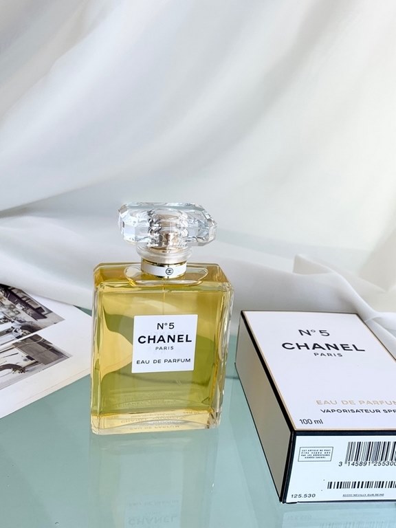 Original qualitychanel chanel no. 5 perfume edp is the world's first acetaldehyde floral perfume, more than 80 kinds of ingredients skillfully combined into this classic fragrance. The delicate floral scent sets off the 