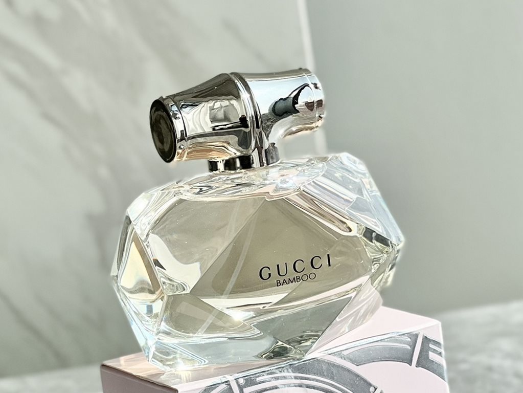 Original qualitygucci bamboo eau de toilette for women 75mlFragrance Woody floralTop note BergamotMiddle Note Ylang Ylang, Casablanca Lily, NeroliBase notes amber, sandalwood, Tahitian vanillaThe essence of the fragrance