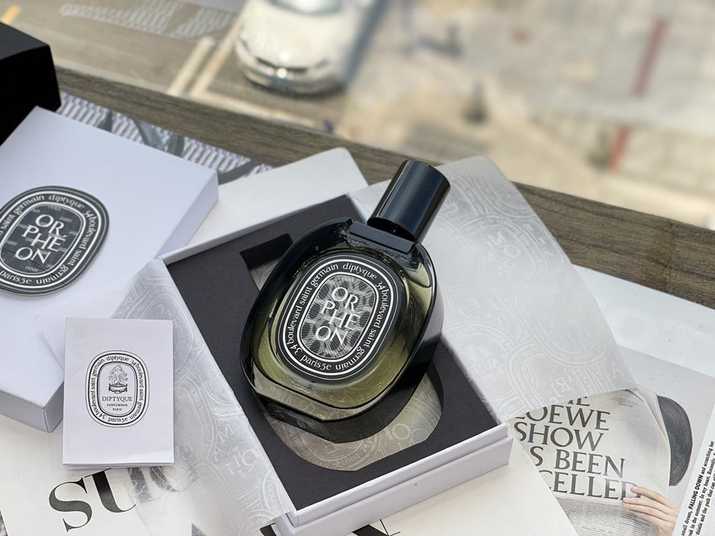 Original quality small gift boxDiptyque Black Label Duke Dream Diptyque Orpheon 75ml.Top note juniper berriesMiddle note JasmineBase notes powder, cedar and vanillaThis eau de toilette was launched to celebrate Diptyque'