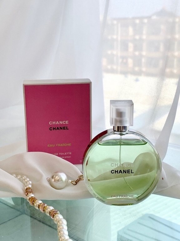 Original qualityChanel Green Encounter 100mlAppearance round bottle with silver rim   The cap is a frosted texture that I love   The perfume itself is a light green    (this color is really love love love) Top notes lemo