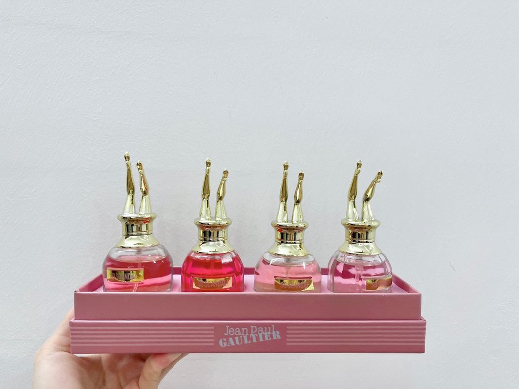 Original version(Gaultier sample perfume 4-piece set)   30ml × 4, with a nozzle  Gaultier Scandal perfume Scandal  sweet explosion, pink tender full of eye-catching bottle like a rebellious teenage girl to make a bad, pr