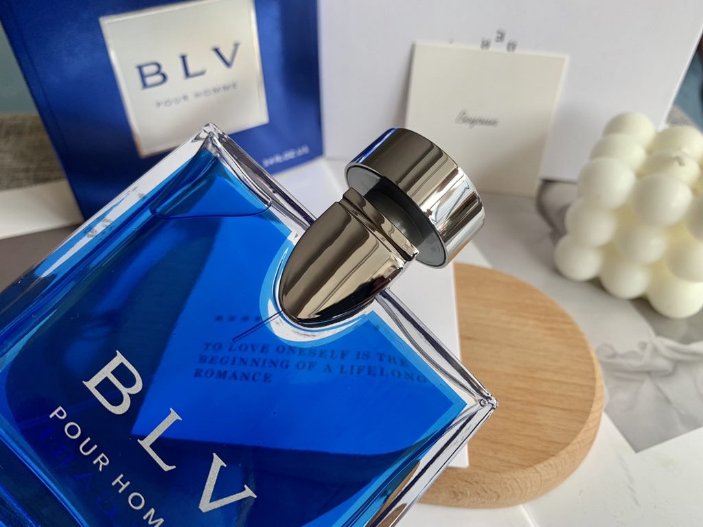 Original quality Vietnam perfume] counter Bvlgari  Bvlgari POUR HOMME Sapphire Blue Tea Blue Men's Perfume 100ml.Fragrance】Woody and spicy notesTop Note Cardamom, SandalwoodMiddle note] juniper berries, ginger, gingerGre