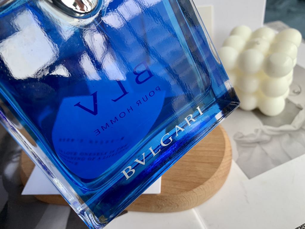 Original quality Vietnam perfume] counter Bvlgari  Bvlgari POUR HOMME Sapphire Blue Tea Blue Men's Perfume 100ml.Fragrance】Woody and spicy notesTop Note Cardamom, SandalwoodMiddle note] juniper berries, ginger, gingerGre