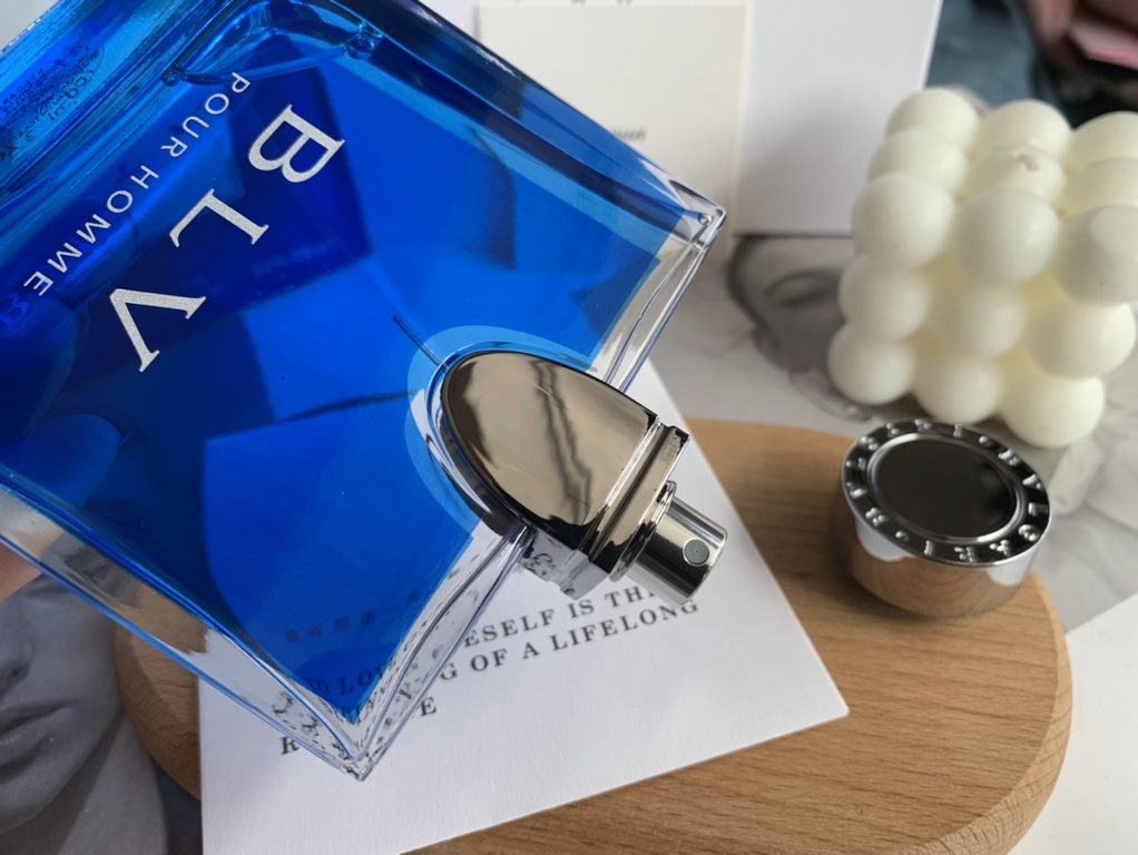 Original quality Vietnam perfume] counter Bvlgari  Bvlgari POUR HOMME Sapphire Blue Tea Blue Men's Perfume 100ml.Fragrance】Woody and spicy notesTop Note Cardamom, SandalwoodMiddle note] juniper berries, ginger, gingerGre