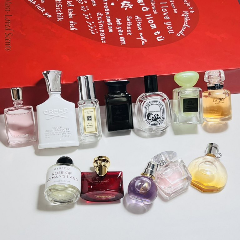 Original qualitySet of twelve samples of Heartwarming Perfume! Comes with gift bag. Flavors Silver Mountain Spring 15ml, Tiptic Fig 10ml, Heart Unforbidden 5ml, Ebony Sediment 7.5ml, Blue Chimes 9ml, Pink Diamonds 5ml, D