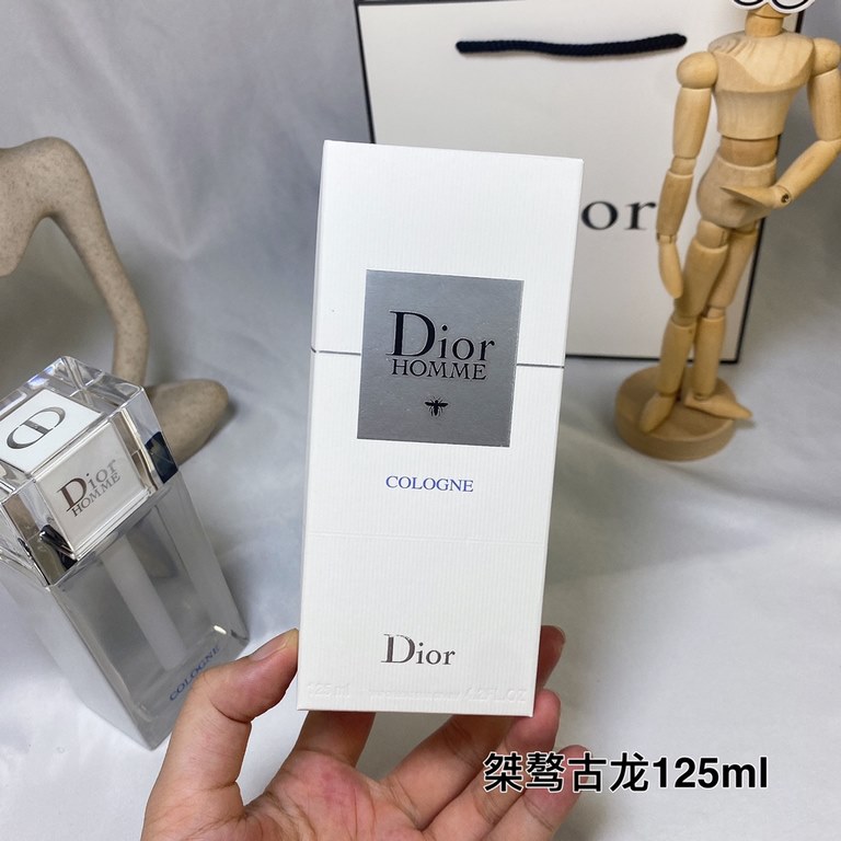 Original quality (Dior untamed men's cologne white cap 125ml)   bold and fearless elegance of the tone of the original fragrance 昋 creation, both the sense of freshness and woody notes, such as water-like ease, the relea