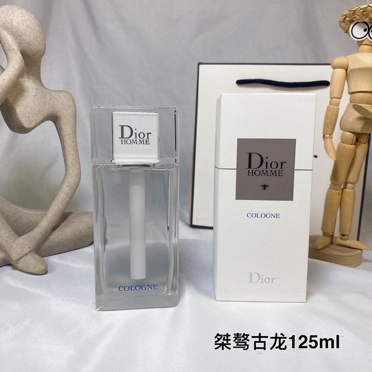 Original quality (Dior untamed men's cologne white cap 125ml)   bold and fearless elegance of the tone of the original fragrance 昋 creation, both the sense of freshness and woody notes, such as water-like ease, the relea