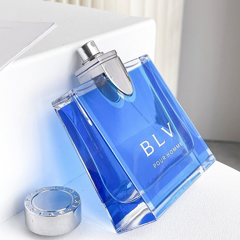 Original qualityBvlgari Blue Tea (Bvlgari Blue) is a men's fragrance with a distinction, in the 13th perfume Oscars academia del profumo awards, Bvlgari this bottle of Blue Tea in one fell swoop to win three awards the b