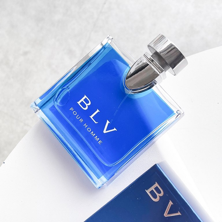 Original qualityBvlgari Blue Tea (Bvlgari Blue) is a men's fragrance with a distinction, in the 13th perfume Oscars academia del profumo awards, Bvlgari this bottle of Blue Tea in one fell swoop to win three awards the b