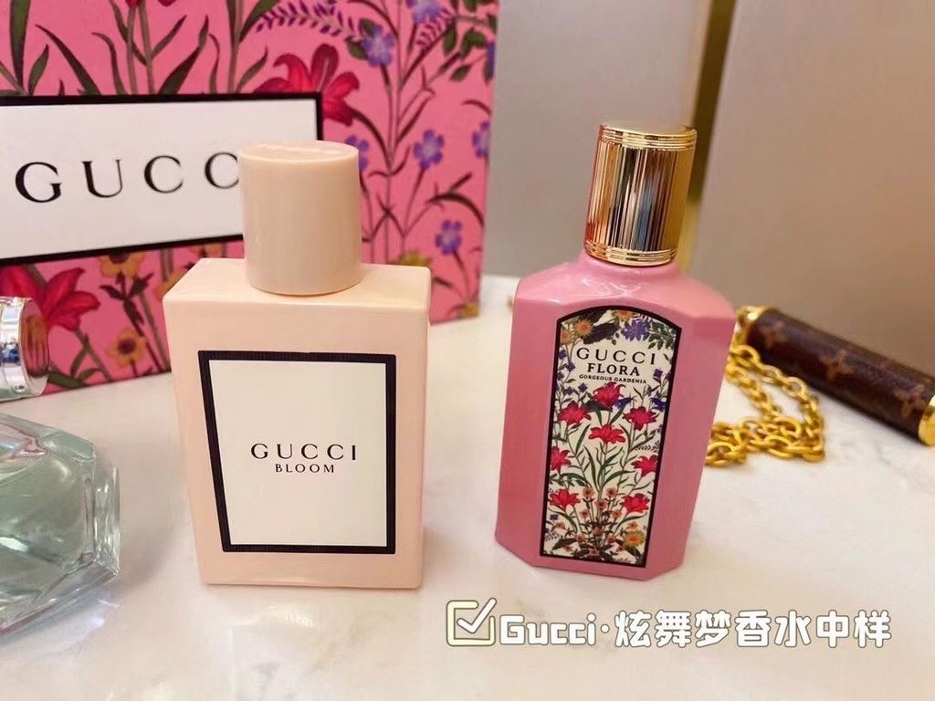 Original qualityGucci Dazzling Dream Perfume Medium Sample Set of 4  Gucci Flourishing Dreams Perfume Medium Sample 25ml Set of 4, 25ml x 4 with sprayer.Contains Gardenia, Bamboo Rhythm, Flourishing Flower, Emanuelle.A g