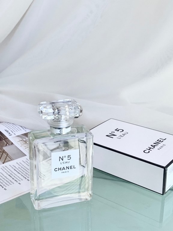 Original quality Chanel (chanel) white perfume n5 classic lasting fragrance Ms. Eau de Toilette No. 5 water 100mlFragrance notes acetaldehyde floral notes top notes Grasse orange blossom, acetaldehyde, perfume tree flowe