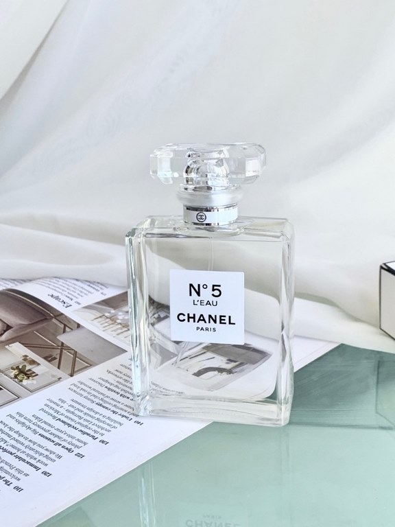 Original quality Chanel (chanel) white perfume n5 classic lasting fragrance Ms. Eau de Toilette No. 5 water 100mlFragrance notes acetaldehyde floral notes top notes Grasse orange blossom, acetaldehyde, perfume tree flowe