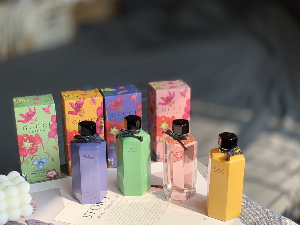 Original qualitygucci flower dance perfume series, each flavor is the counter in the sale of the popular models, 4 flavors, each bottle of 100ml.1 gucci Flower Dance Avocado PerfumeTop notes lemon, pear, watermelon.Middl