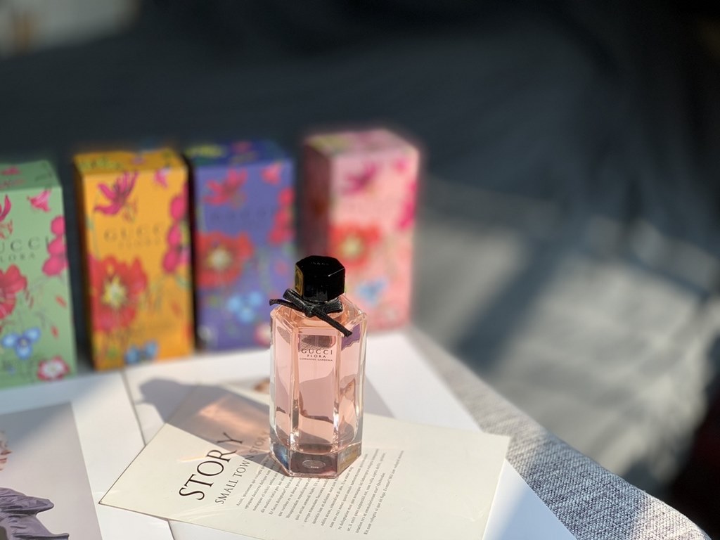 Original qualitygucci flower dance perfume series, each flavor is the counter in the sale of the popular models, 4 flavors, each bottle of 100ml.1 gucci Flower Dance Avocado PerfumeTop notes lemon, pear, watermelon.Middl