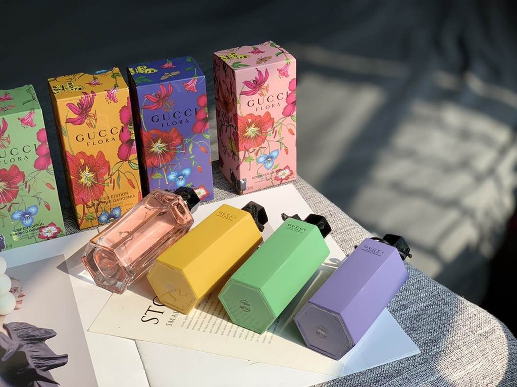 Original qualitygucci flower dance perfume series, each flavor is the counter in the sale of the popular models, 4 flavors, each bottle of 100ml.1 gucci Flower Dance Avocado PerfumeTop notes lemon, pear, watermelon.Middl