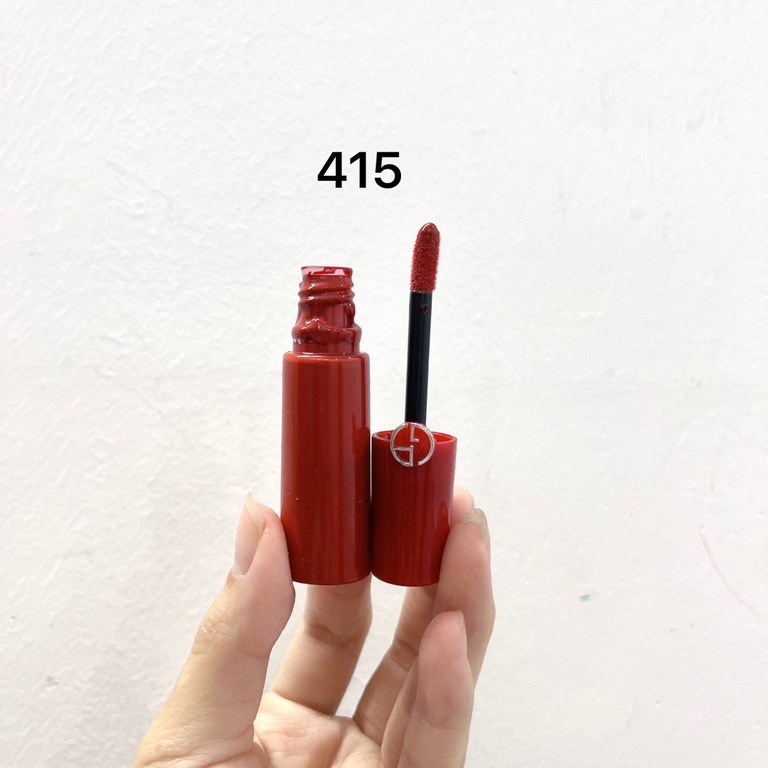 Original quality(Armani long red sample six-piece set)   contains red beloved perfume 7ml, red tube lip glaze 405, 415, 205, 206, red air cushion 2 #. Exquisite girl is to keep at all times, in the bag does not take up s