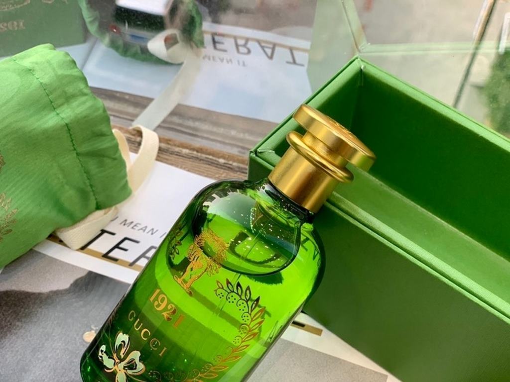 Original quality Gucci The Alchemist's Garden Limited Edition Filippo 1921 Perfume 100mlTop notes cirtus citronMiddle notes neorli neroli, lemon verbena, lemon verbenaBase notes oakmoss