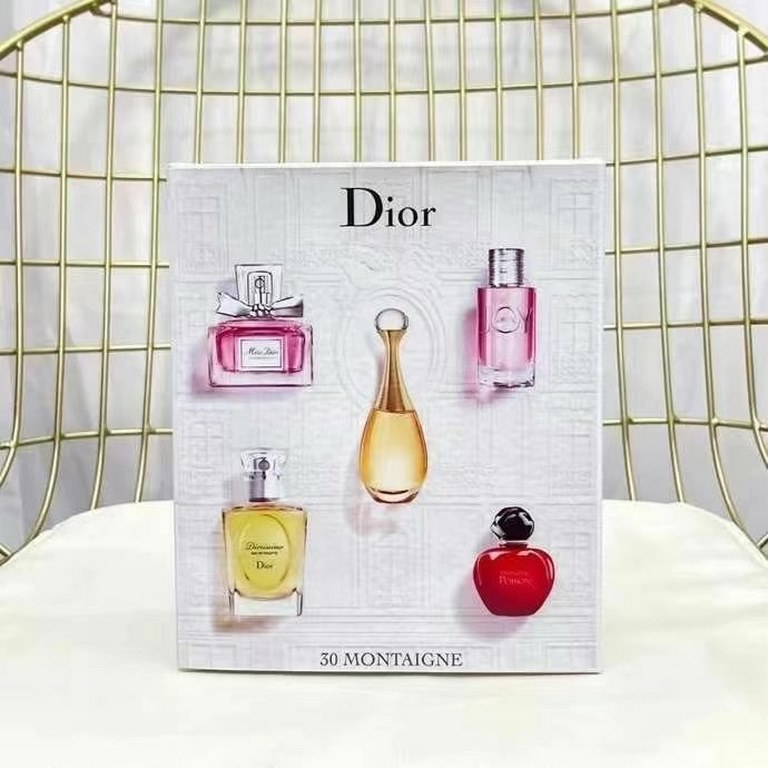 Original qualityDior Castle Perfume 5 Piece Set  Classic   Dior Perfume Sample 5 Piece Castle Model, send you a castle to open a window of perfume This is a castle that belongs only to you, the fairy. Dior true me 5ml   