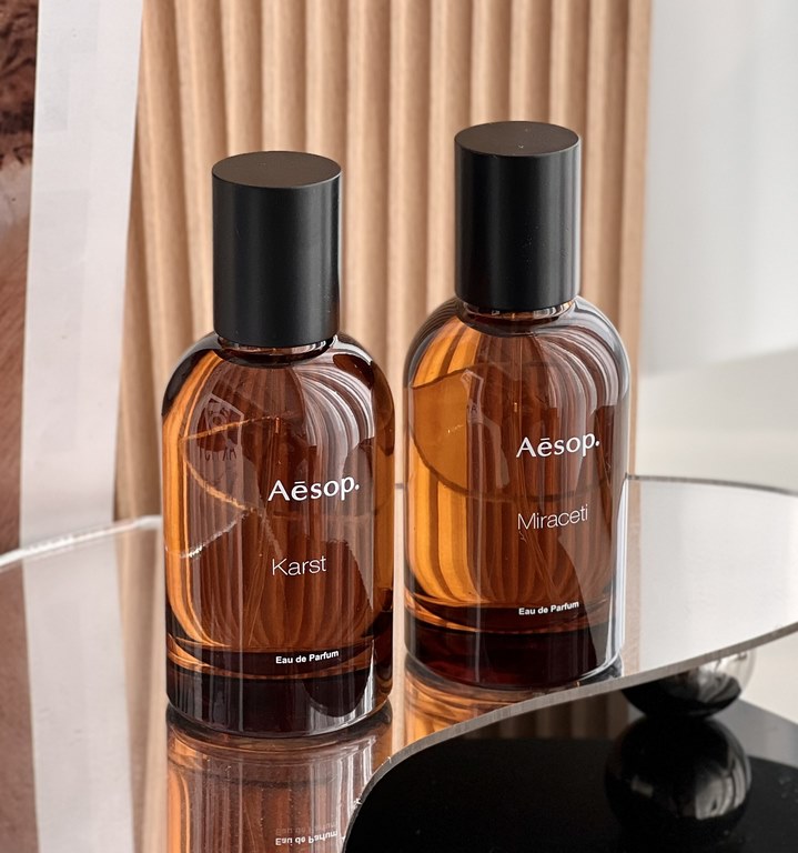 Aesop Eidesis Perfume smells too good to be true! New product coming!Eidesis is inspired by the story of Neruchisos in Greek mythology! The light is struck on the otherworldly side of the mirror, blending flowing notes s