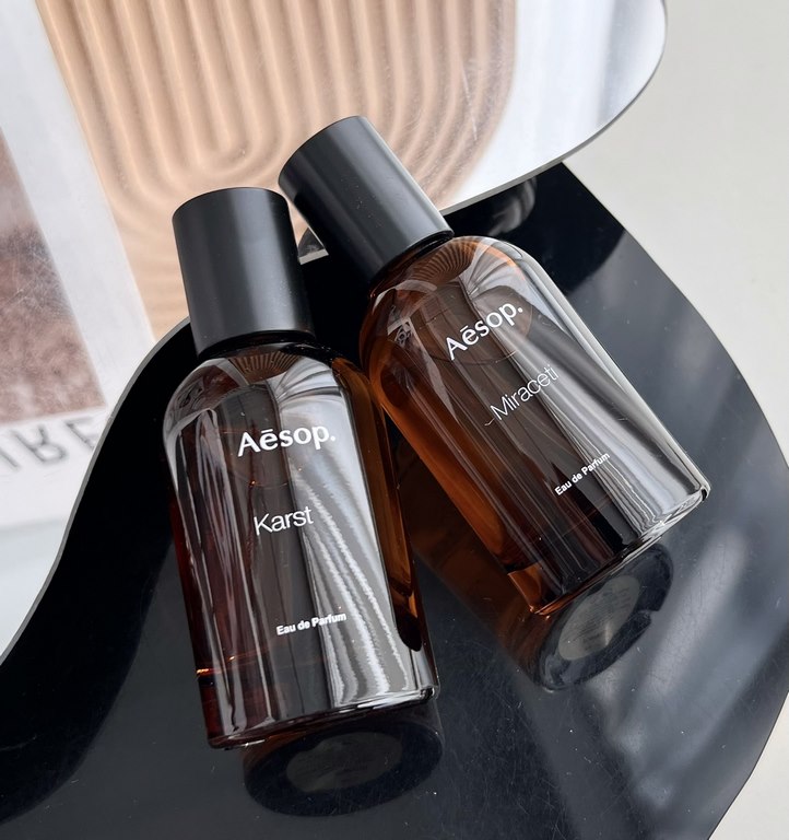 Aesop Eidesis Perfume smells too good to be true! New product coming!Eidesis is inspired by the story of Neruchisos in Greek mythology! The light is struck on the otherworldly side of the mirror, blending flowing notes s