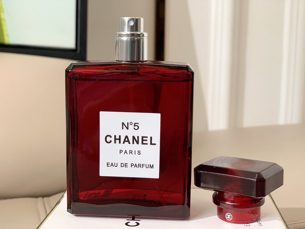 Original qualityChanel Chanel Red Bottle N°5 No. EDT Eau de Toilette 100ml Chanel No. 5 Perfume Red Limited Edition As the first bottle of perfume for many people, I believe that we are very familiar with Chanel n5. The 