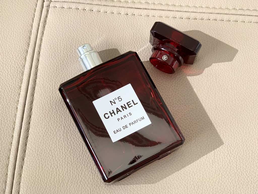 Original qualityChanel Chanel Red Bottle N°5 No. EDT Eau de Toilette 100ml Chanel No. 5 Perfume Red Limited Edition As the first bottle of perfume for many people, I believe that we are very familiar with Chanel n5. The 