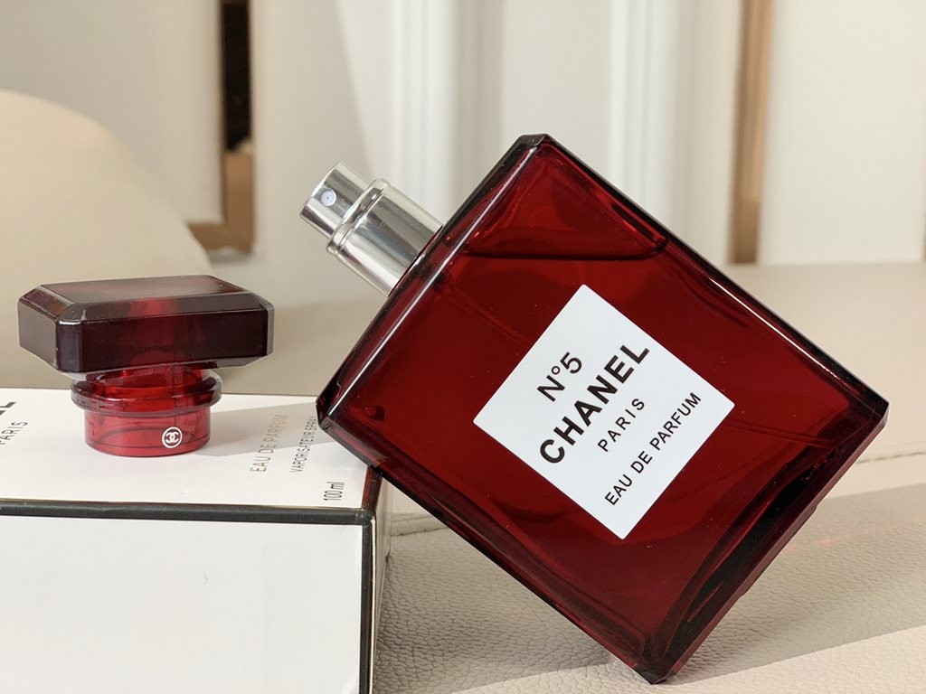 Original qualityChanel Chanel Red Bottle N°5 No. EDT Eau de Toilette 100ml Chanel No. 5 Perfume Red Limited Edition As the first bottle of perfume for many people, I believe that we are very familiar with Chanel n5. The 