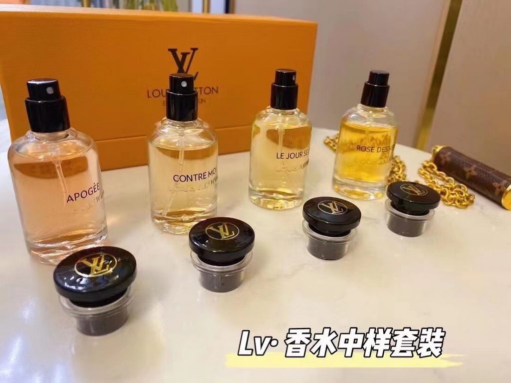 Original qualitylv sample perfume set of 4 4×30mlThe set contains 1 rose des vents (rose in the wind) exudes freshness  2 apogée (peak) exudes natural charm3 contre moi (to lean on) is not to hide sensual thoughts4 le jo