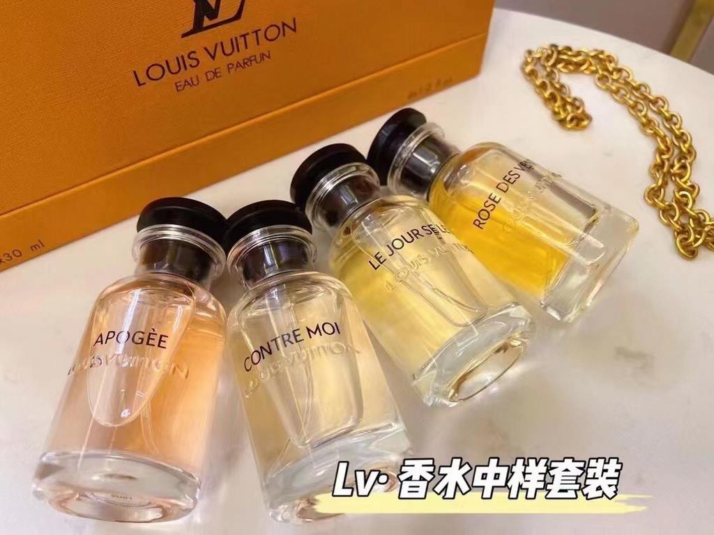 Original qualitylv sample perfume set of 4 4×30mlThe set contains 1 rose des vents (rose in the wind) exudes freshness  2 apogée (peak) exudes natural charm3 contre moi (to lean on) is not to hide sensual thoughts4 le jo