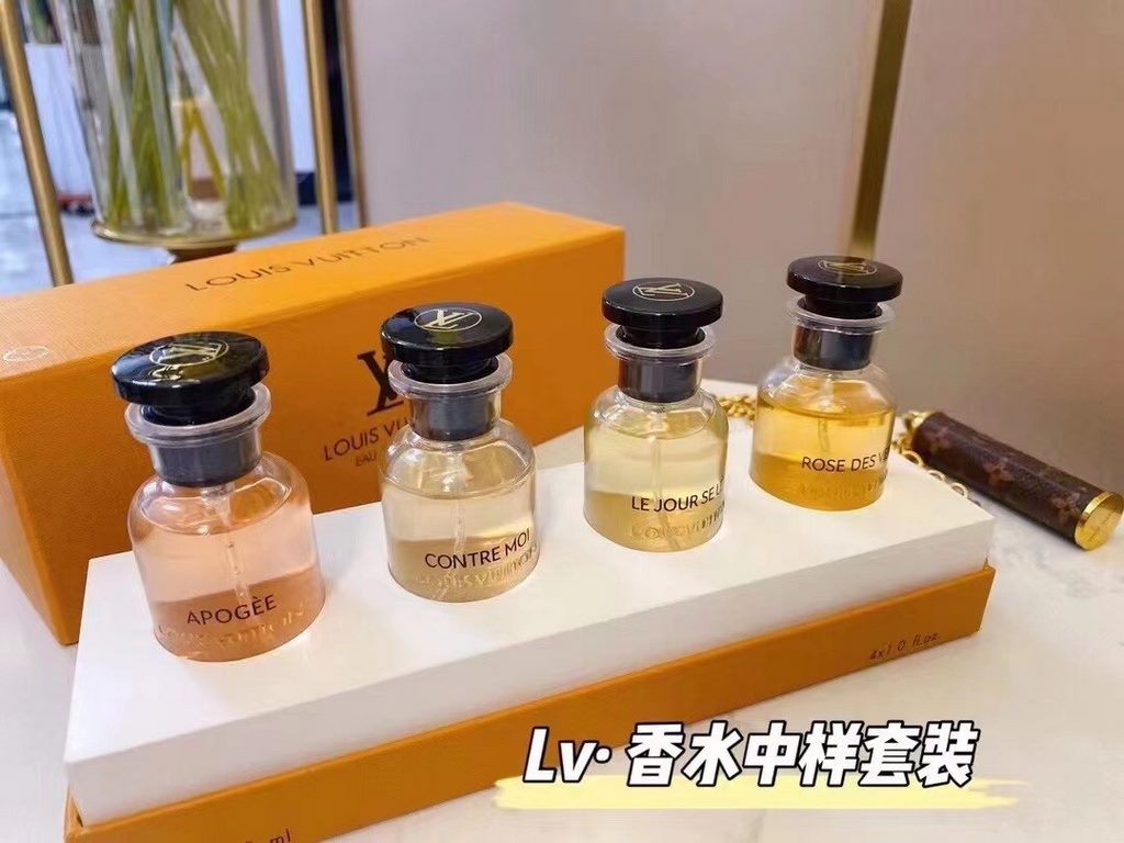 Original qualitylv sample perfume set of 4 4×30mlThe set contains 1 rose des vents (rose in the wind) exudes freshness  2 apogée (peak) exudes natural charm3 contre moi (to lean on) is not to hide sensual thoughts4 le jo