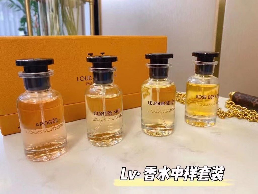 Original qualitylv sample perfume set of 4 4×30mlThe set contains 1 rose des vents (rose in the wind) exudes freshness  2 apogée (peak) exudes natural charm3 contre moi (to lean on) is not to hide sensual thoughts4 le jo